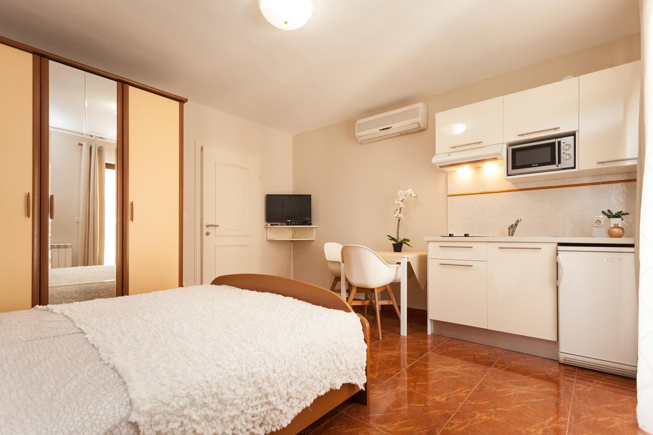 Apartments Alice Ровінь Екстер'єр фото