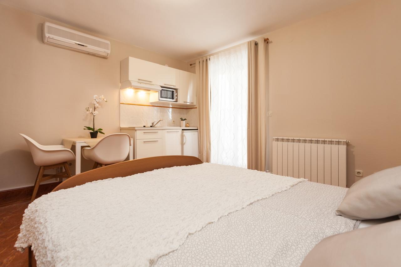 Apartments Alice Ровінь Екстер'єр фото