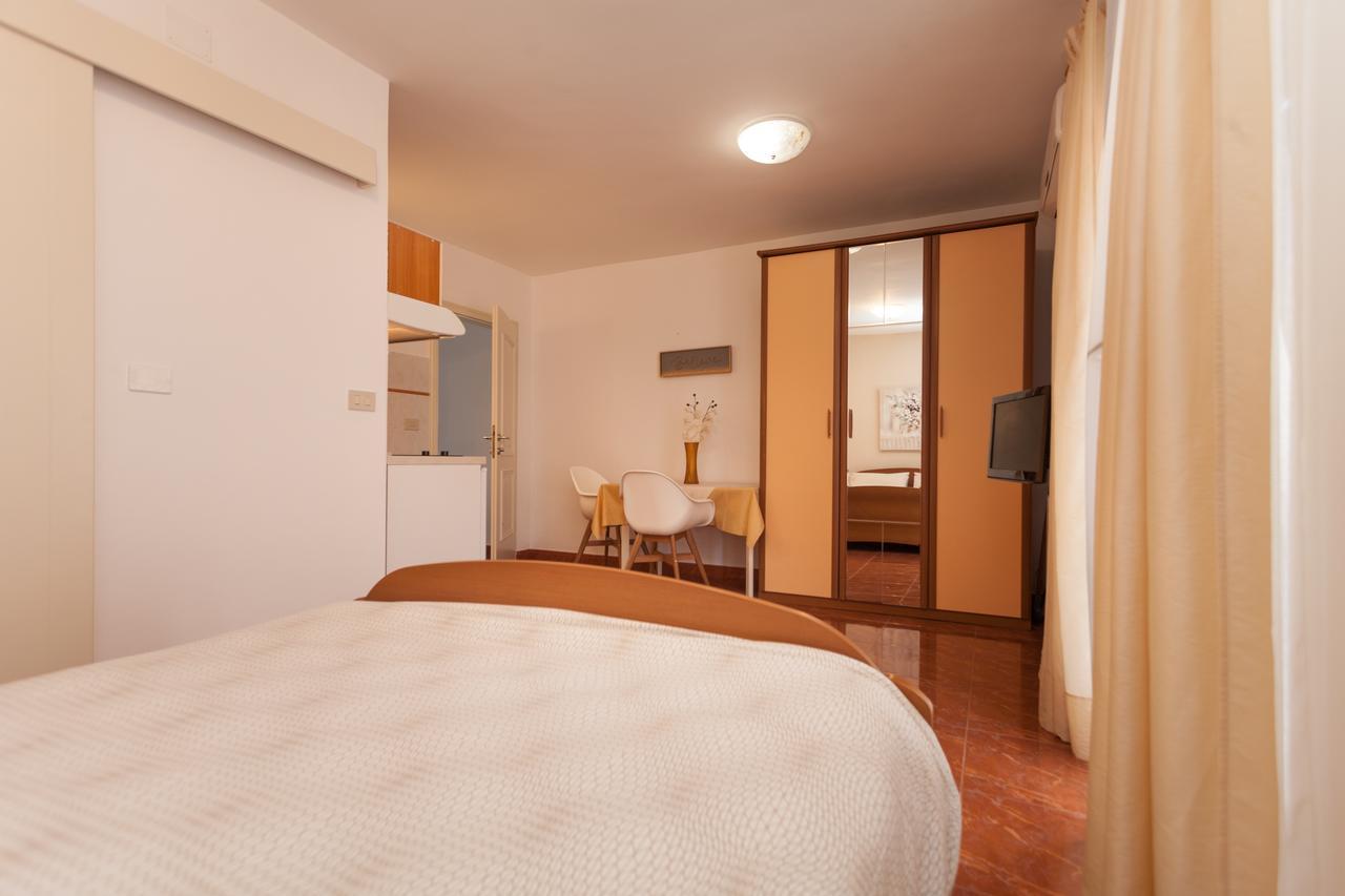 Apartments Alice Ровінь Екстер'єр фото