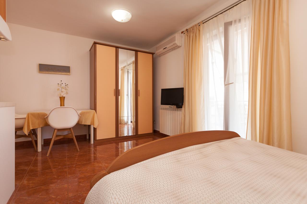 Apartments Alice Ровінь Екстер'єр фото
